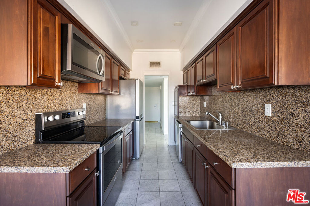 7250 Franklin Avenue - Photo 4