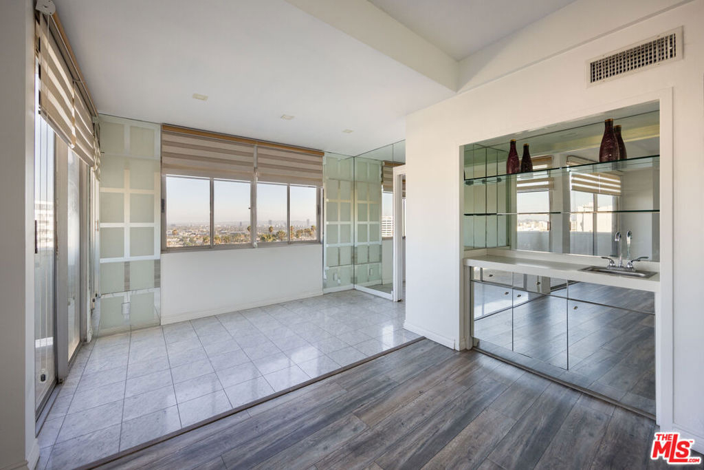7250 Franklin Avenue - Photo 0