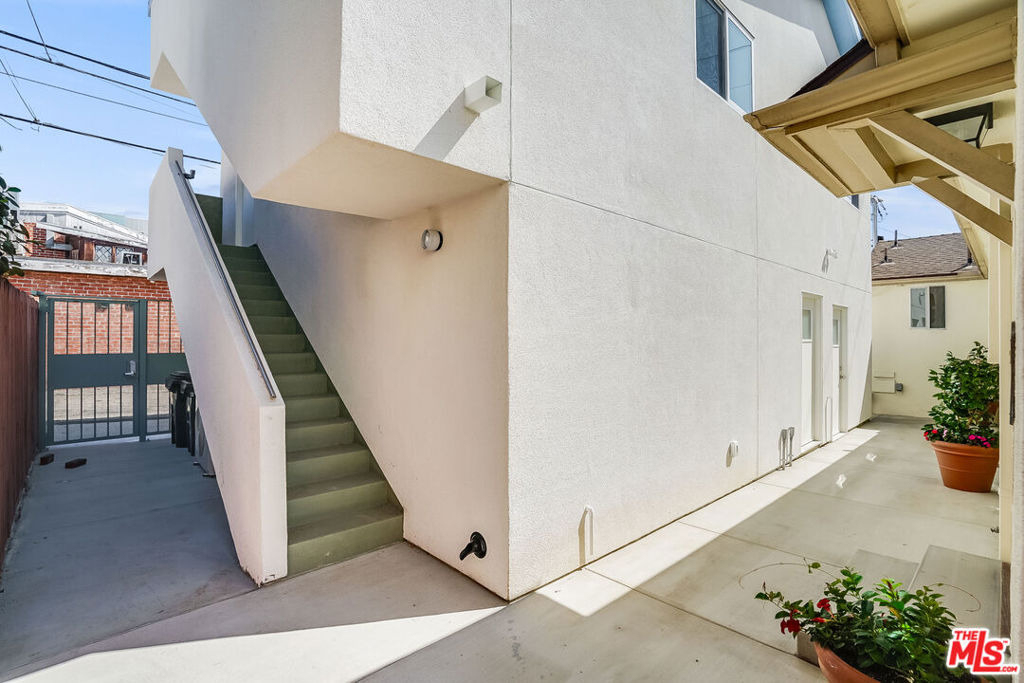 1780 Midvale Avenue - Photo 2
