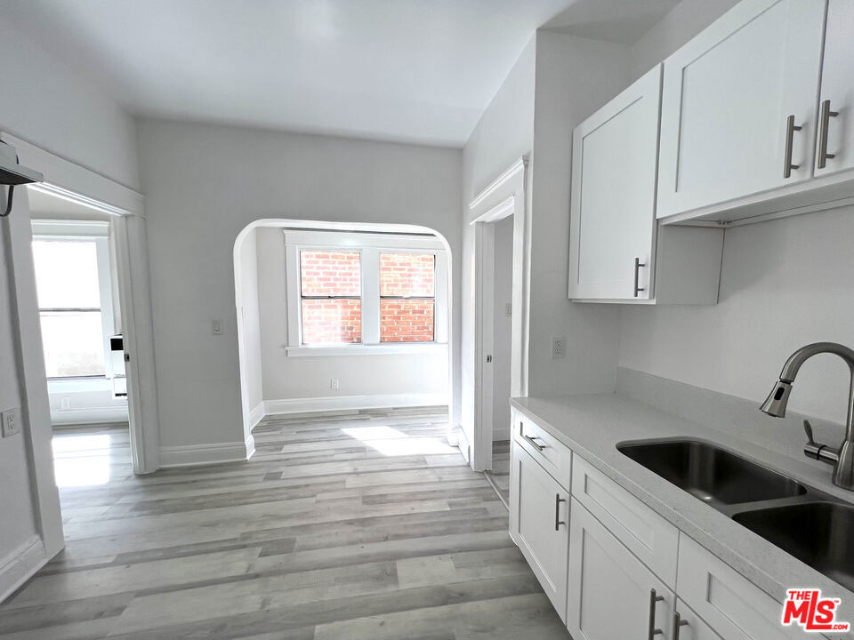 156 W 32nd Street - Photo 3