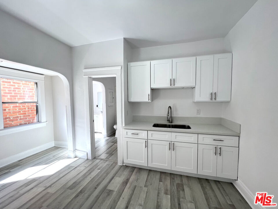 156 W 32nd Street - Photo 2