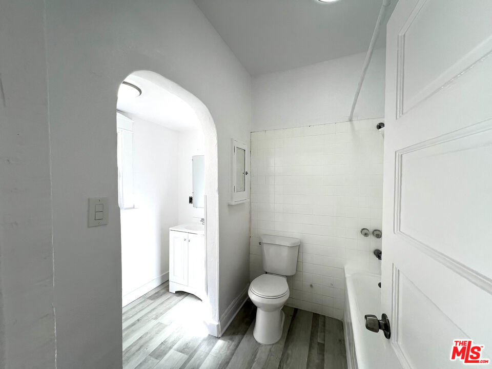 156 W 32nd Street - Photo 5