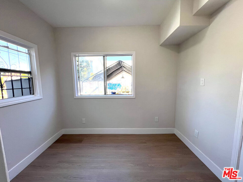 345 W 45th Street - Photo 7