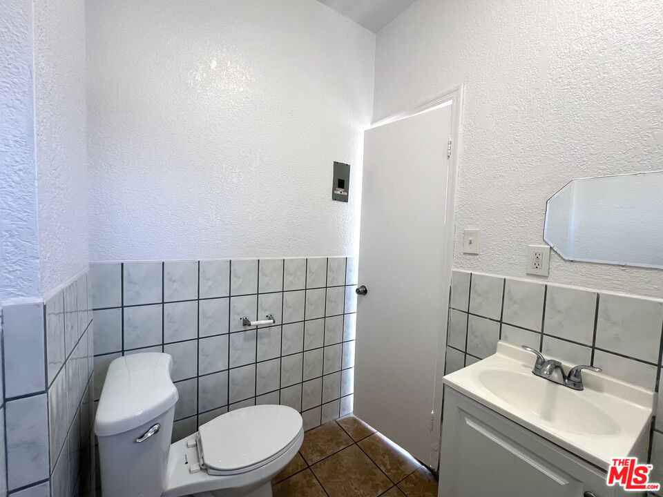 345 W 45th Street - Photo 8