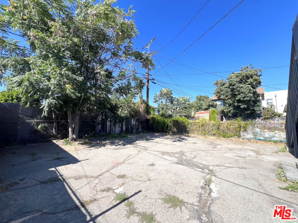 345 W 45th Street - Photo 10