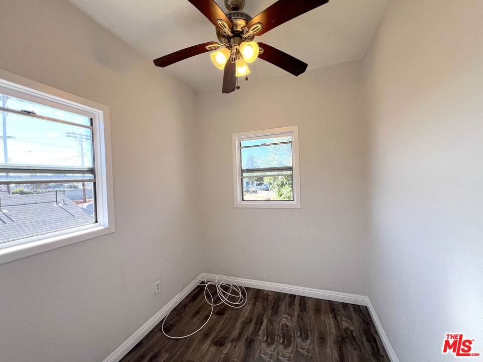 345 W 45th Street - Photo 4