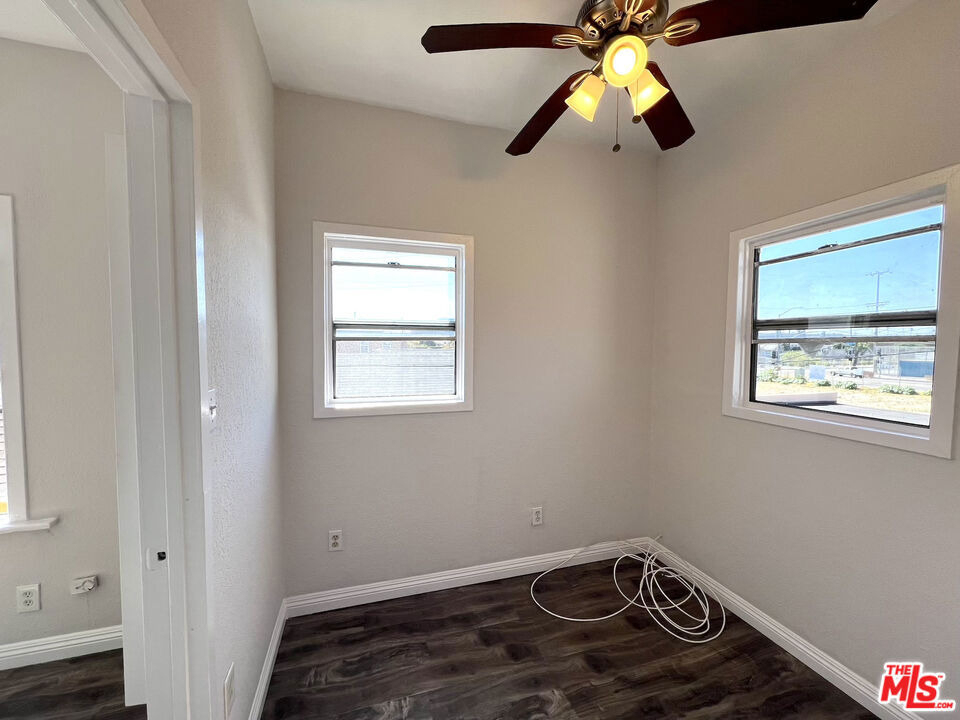 345 W 45th Street - Photo 5