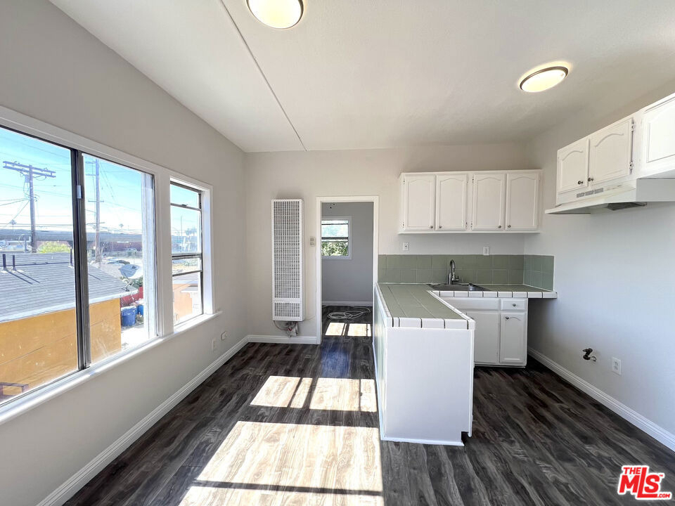 345 W 45th Street - Photo 3