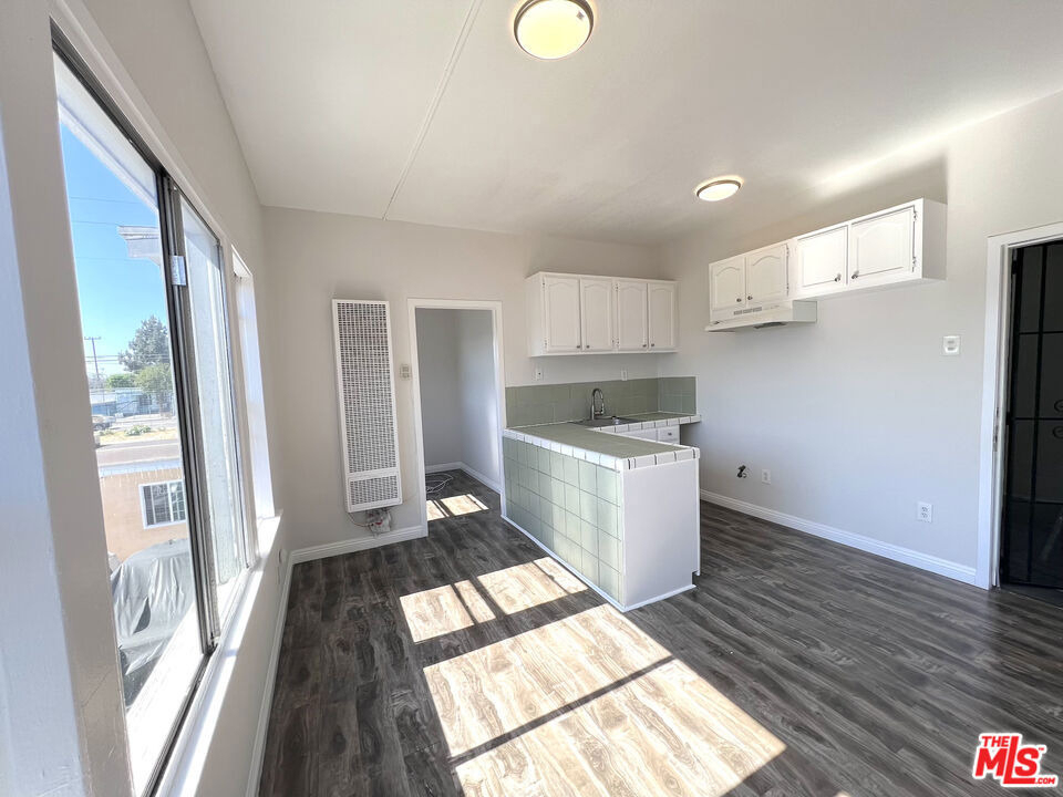 345 W 45th Street - Photo 2