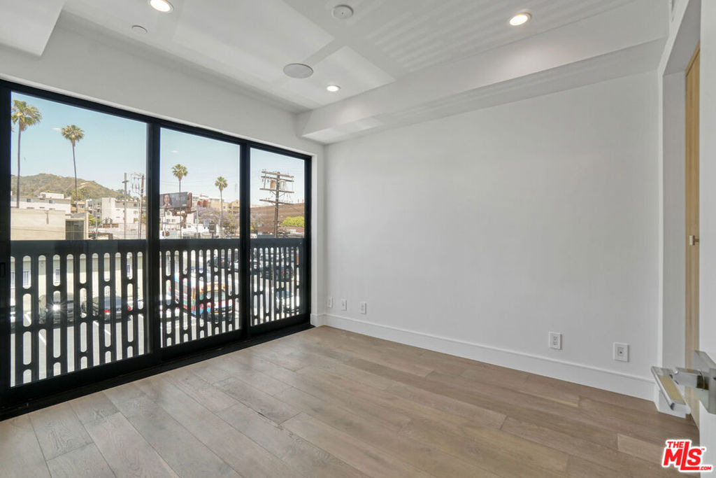 1447 N Martel Avenue - Photo 8