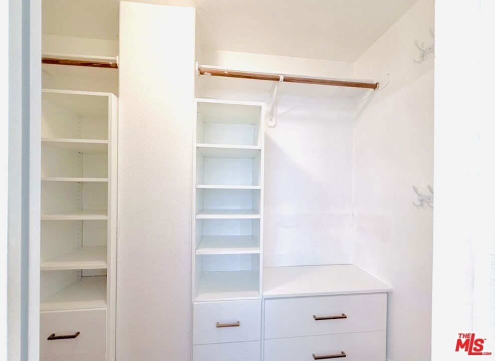 25506 Burns Place - Photo 16