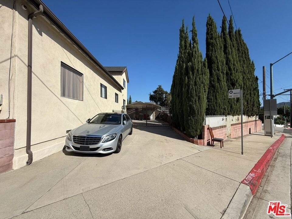 4306 Pennsylvania Avenue - Photo 13