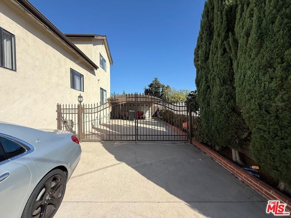 4306 Pennsylvania Avenue - Photo 14