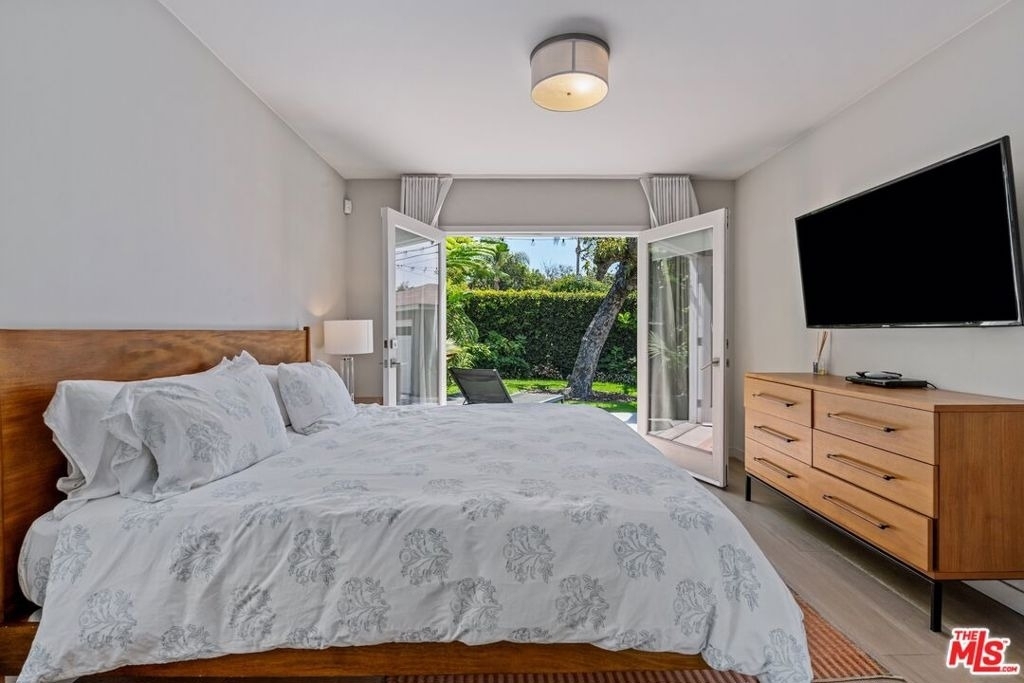 1216 Greenacre Avenue - Photo 2