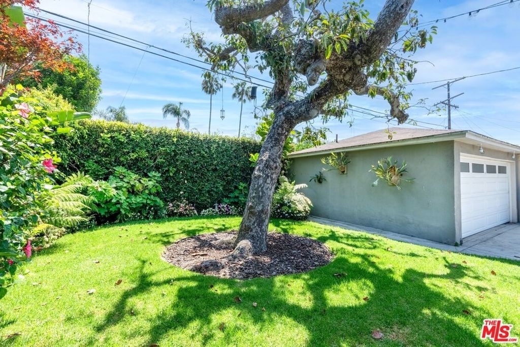 1216 Greenacre Avenue - Photo 3