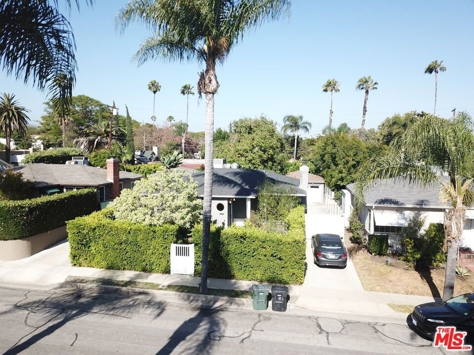 1216 Greenacre Avenue - Photo 4