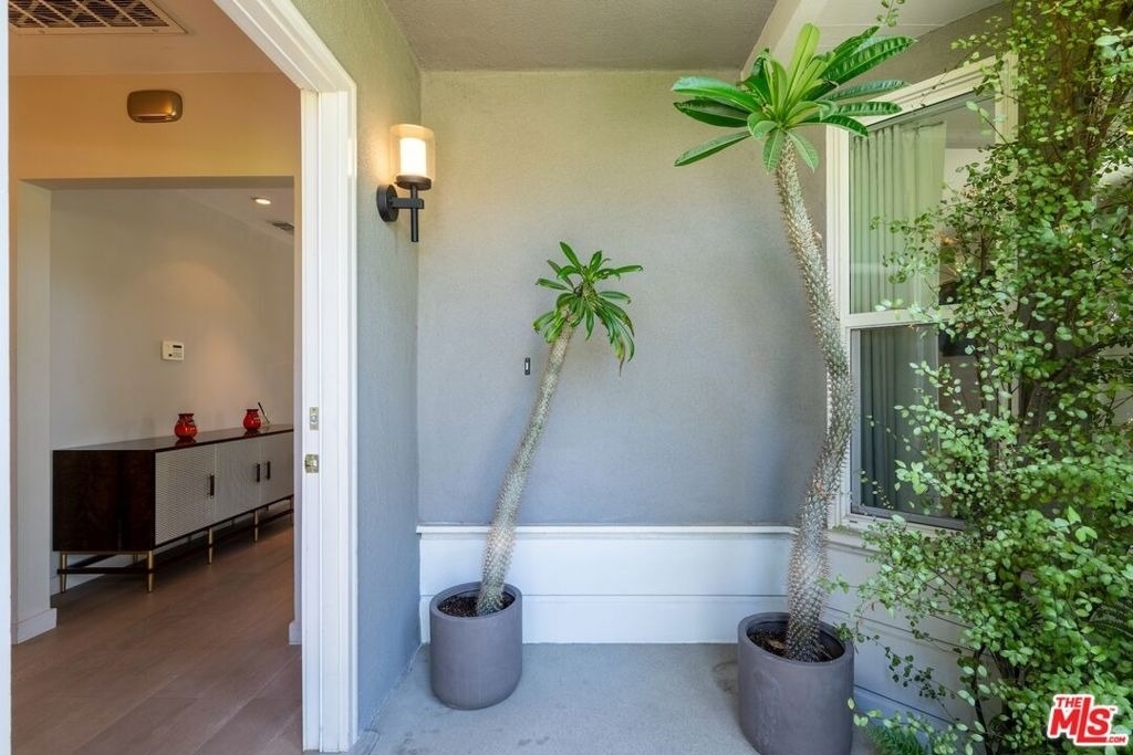 1216 Greenacre Avenue - Photo 7