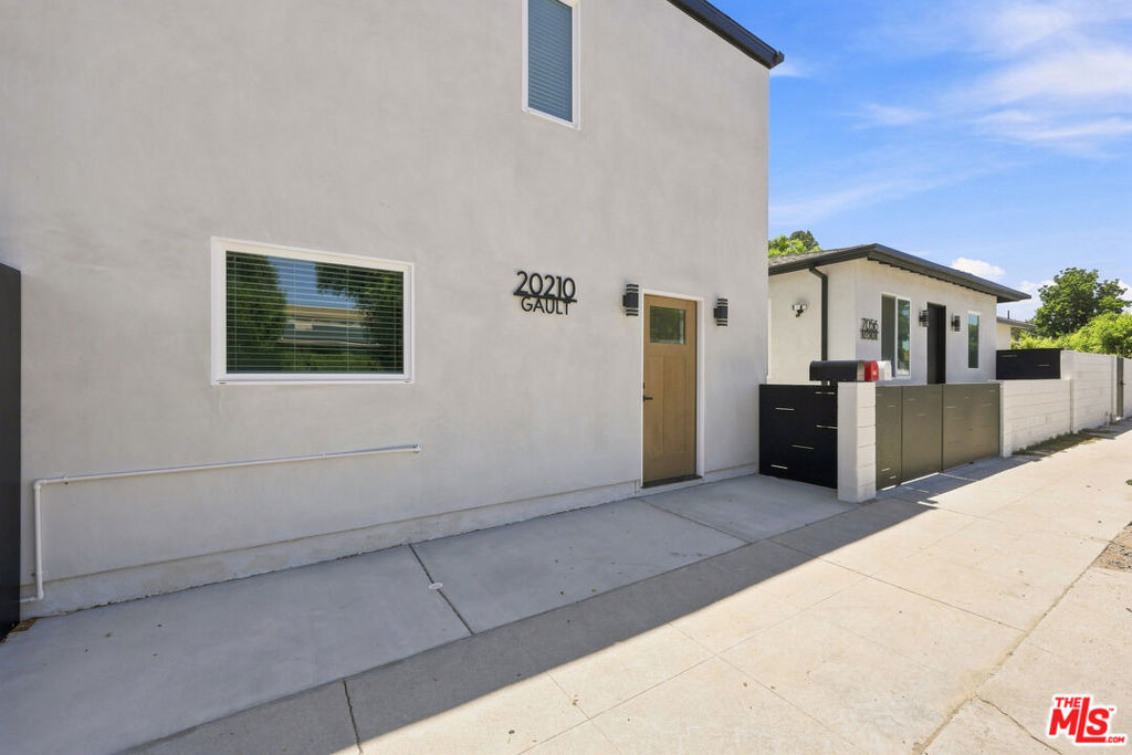 20212 W Gault Street - Photo 1