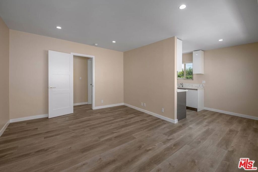1553 S Saltair Avenue - Photo 0