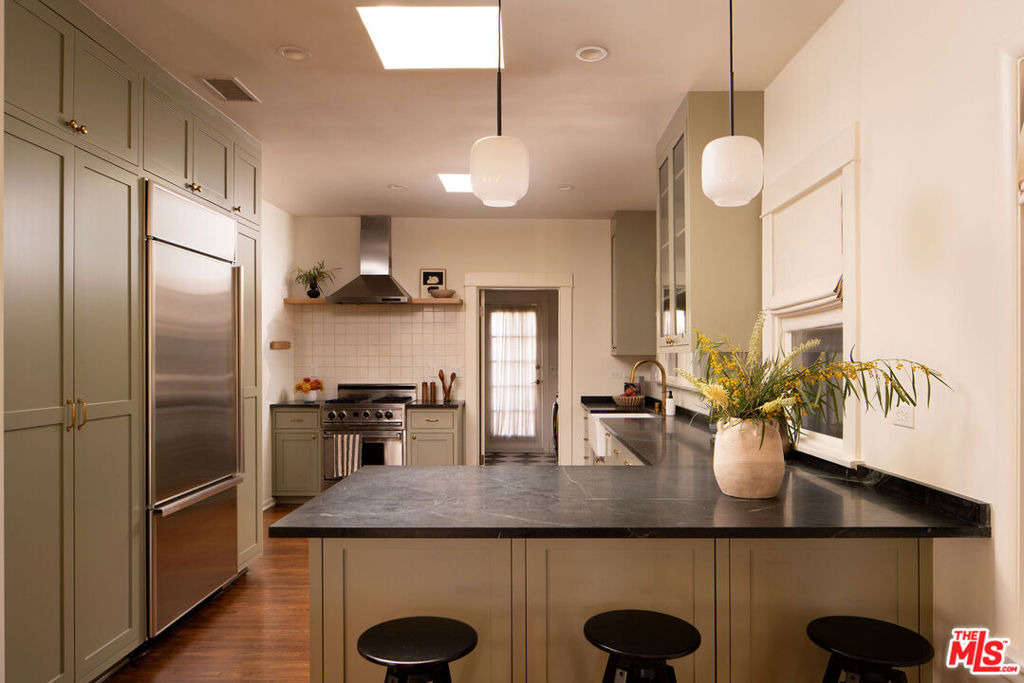 804 Westmount Drive - Photo 9