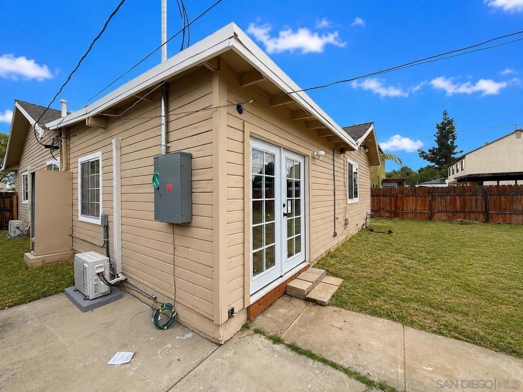127 W 5th Ave - Photo 1
