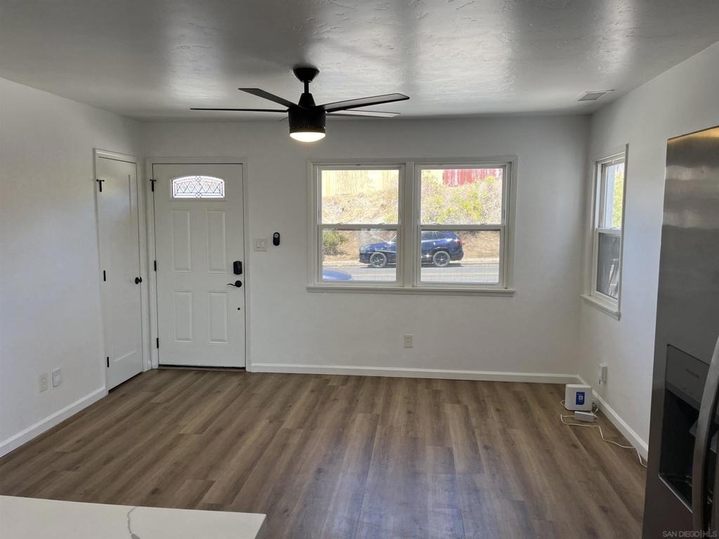 5375 Churchward St - Photo 3