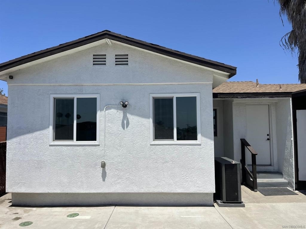 5375 Churchward St - Photo 10