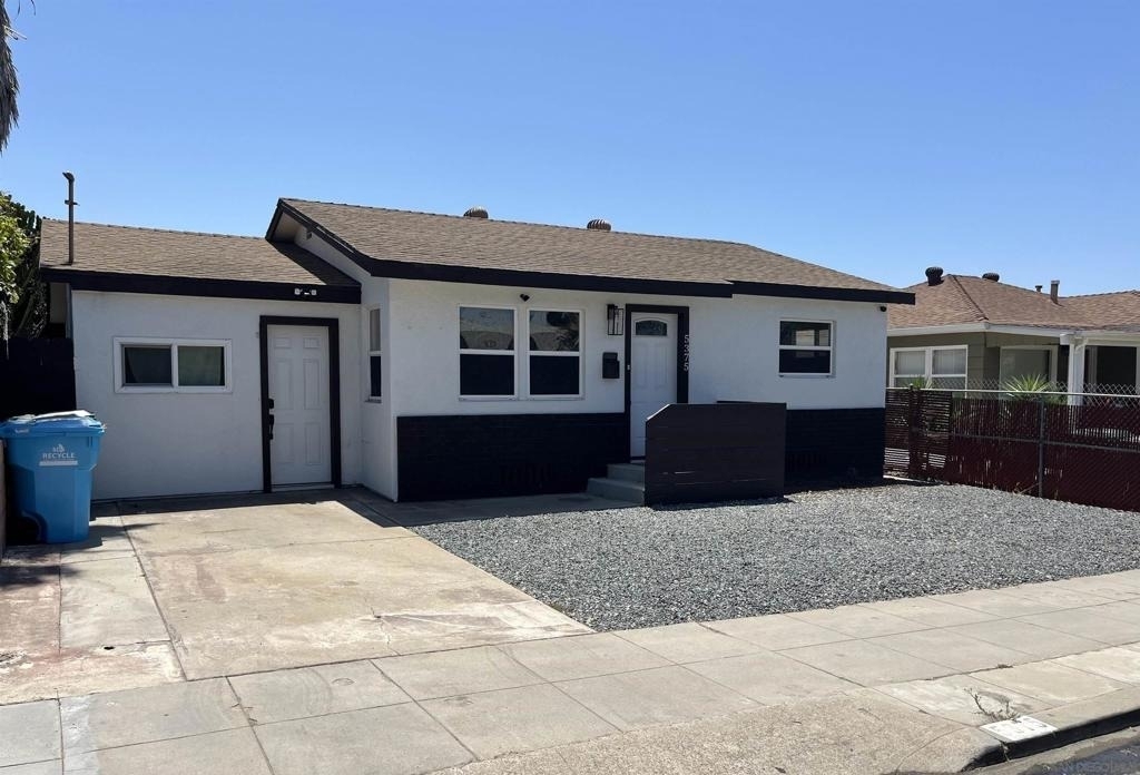5375 Churchward St - Photo 0