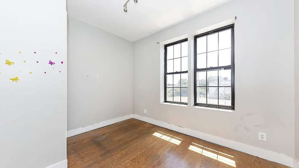 2501 Tilden Avenue - Photo 3