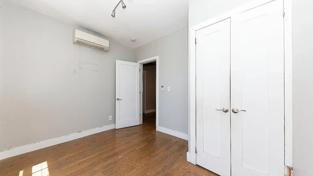 2501 Tilden Avenue - Photo 5