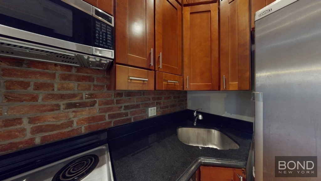 West 14th Street - Photo 13