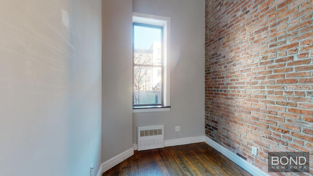 West 14th Street - Photo 14