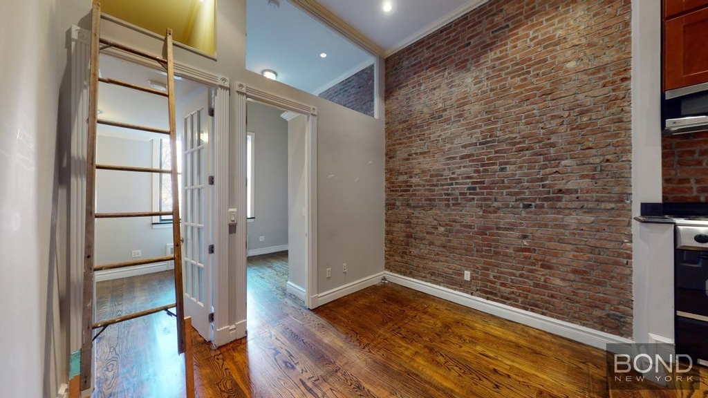 West 14th Street - Photo 4