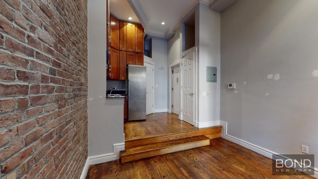 West 14th Street - Photo 12