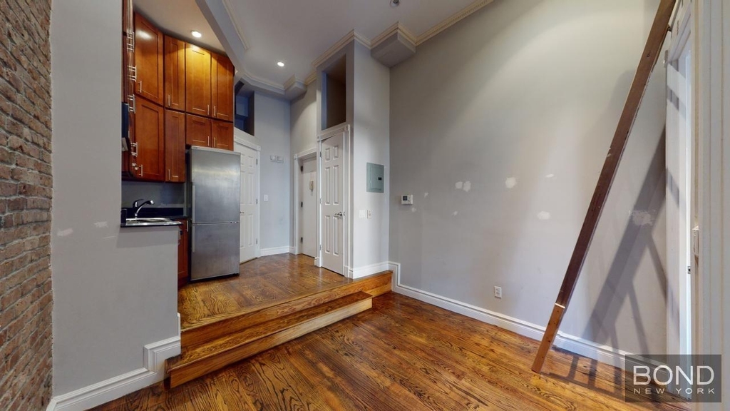 West 14th Street - Photo 1