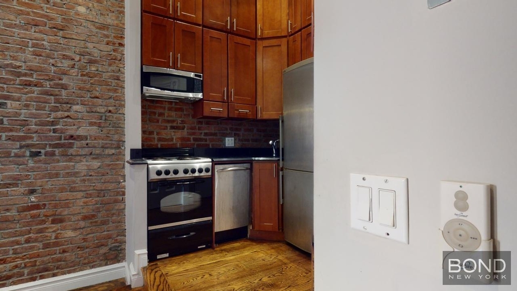 West 14th Street - Photo 11