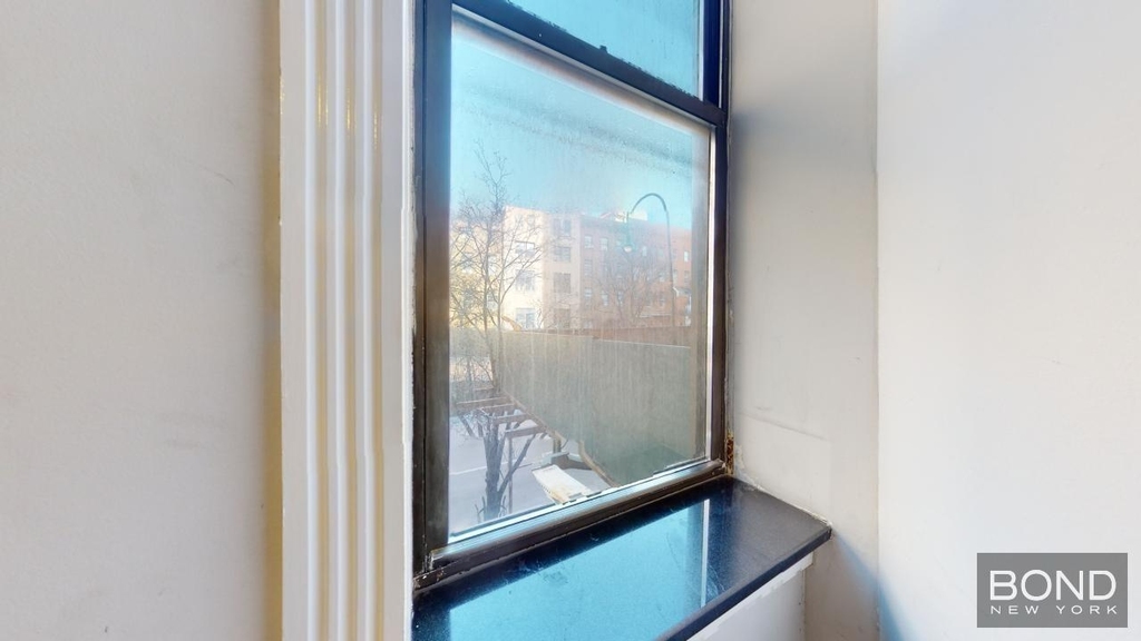 West 14th Street - Photo 9