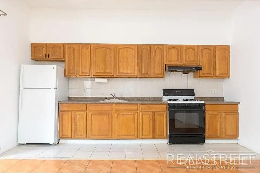 39 Debevoise Street - Photo 2