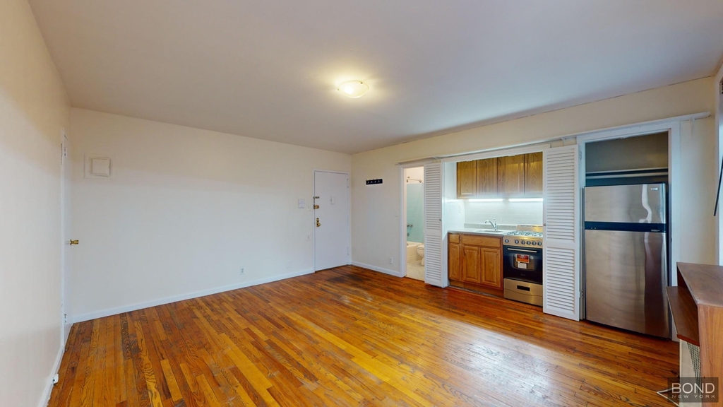 East 45th Street - Photo 1