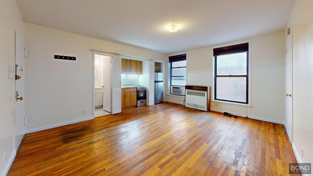 East 45th Street - Photo 0