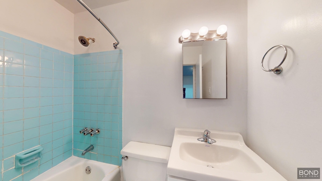 East 45th Street - Photo 3