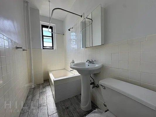165th St - Photo 4