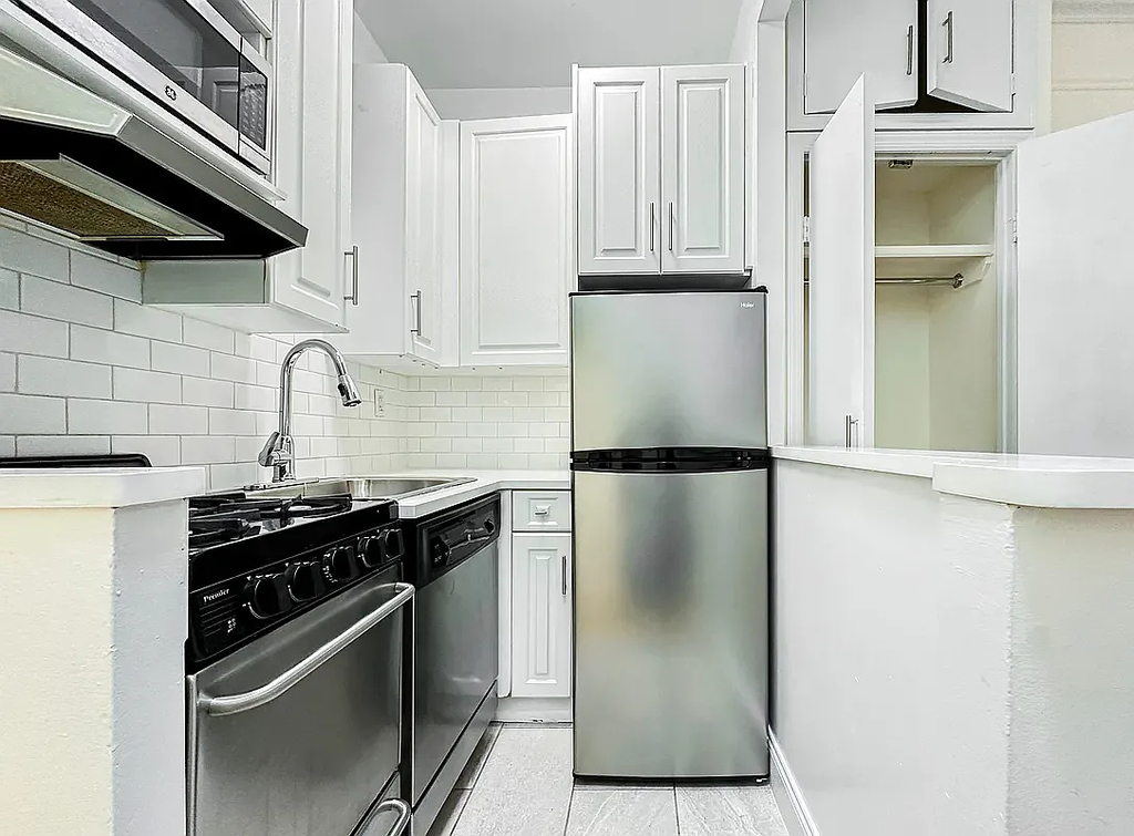 210 East 83rd Street, New York, NY 10028 - Photo 2