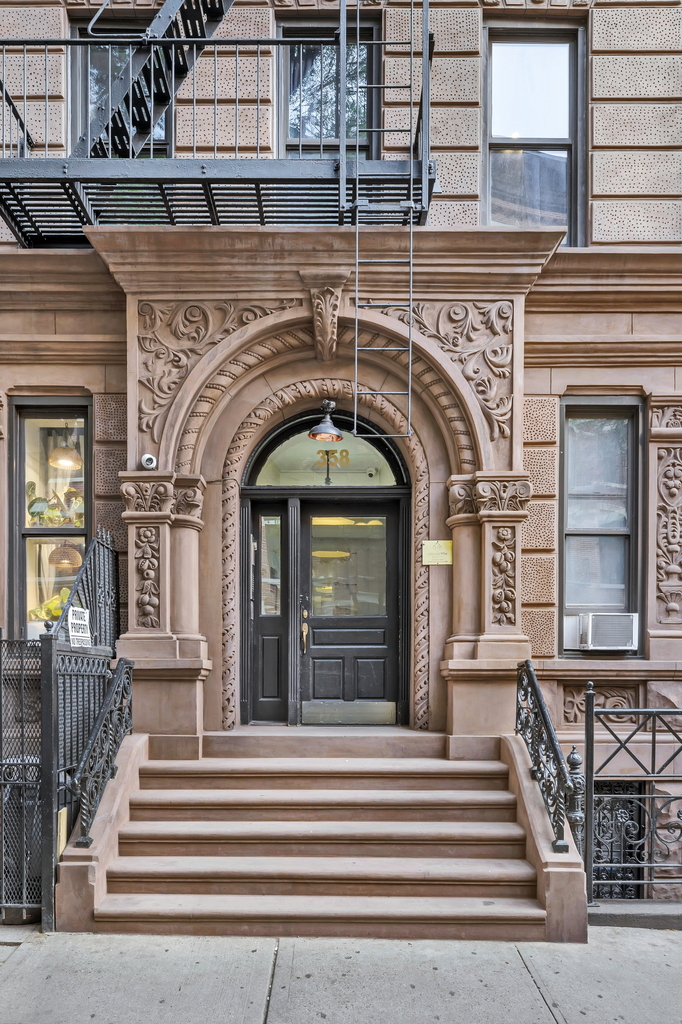 West 45th Street - Photo 7