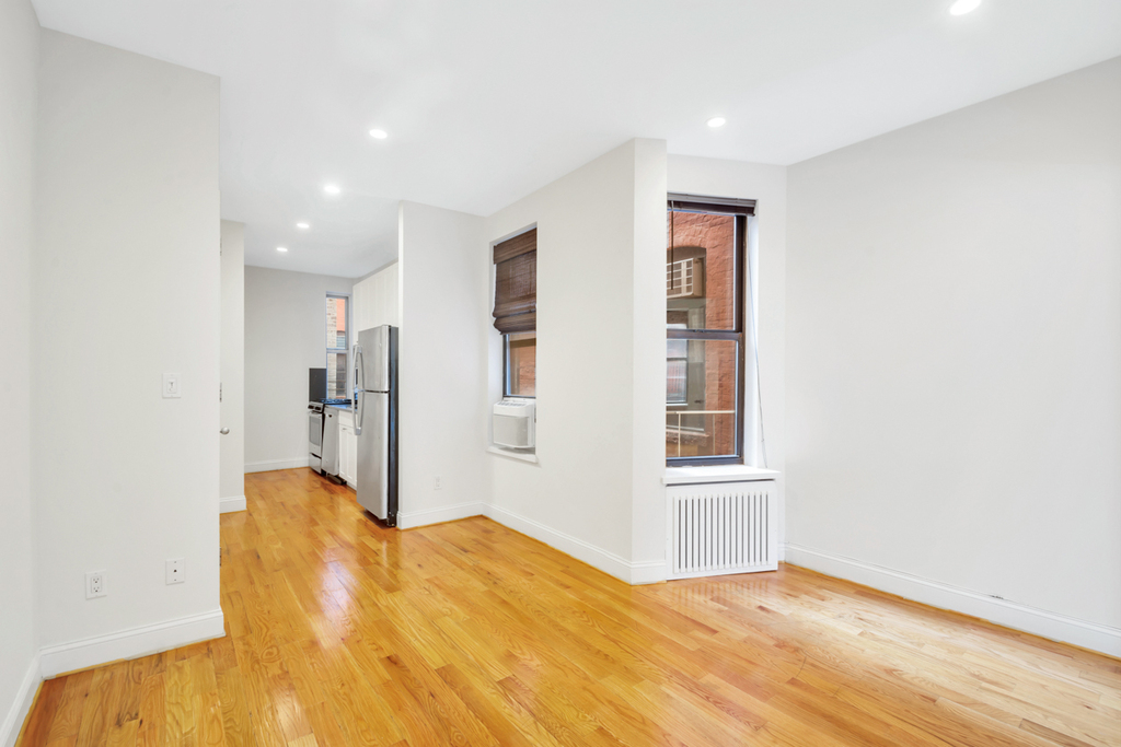 West 45th Street - Photo 1