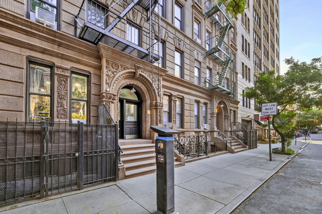 West 45th Street - Photo 8