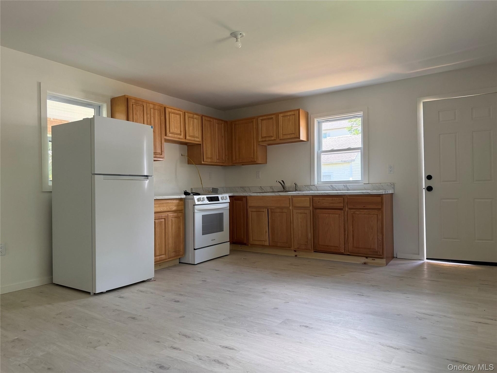 50 S Montgomery Street - Photo 1