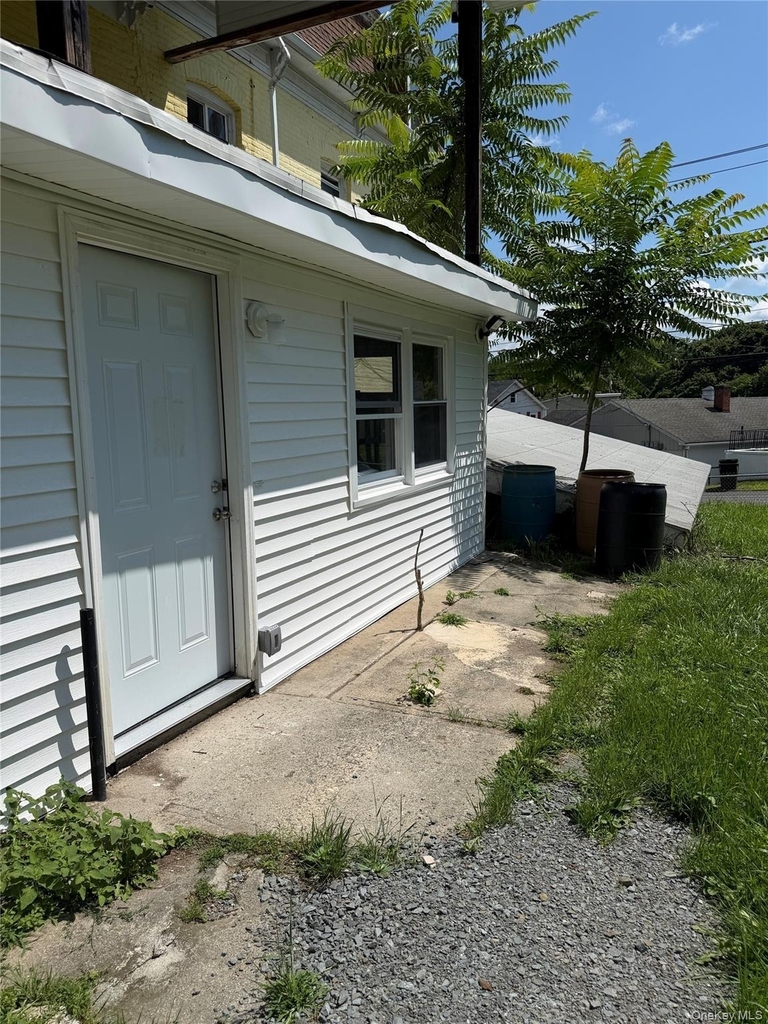 50 S Montgomery Street - Photo 0