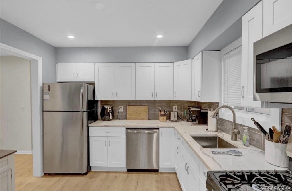 220 E Chester Street - Photo 1