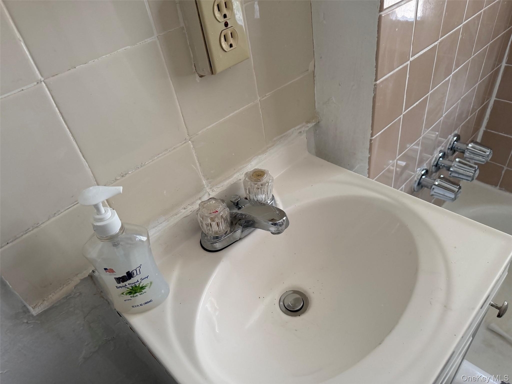 7 Sweezy Avenue - Photo 16